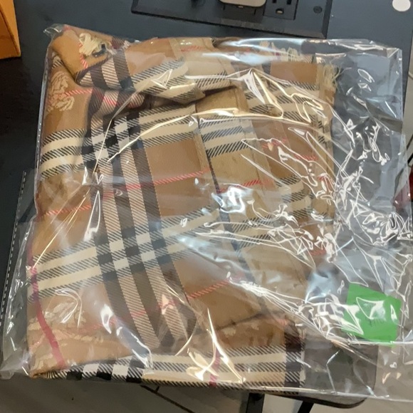 Burberry Scarf - Picture 1 of 1